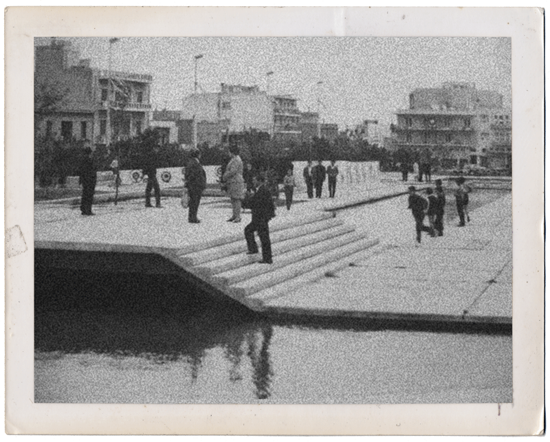 Το Κλασικόν έχει ιστορία που ξεκινάει ήδη το 1967, στη Νέας Σμύρνη, είναι καφεκοπτείο και εμπορεύται ξηρούς καρπούς, ζαχαρώδη και υπερτροφές. Η Πλατεία της Νέας Σμύρνης